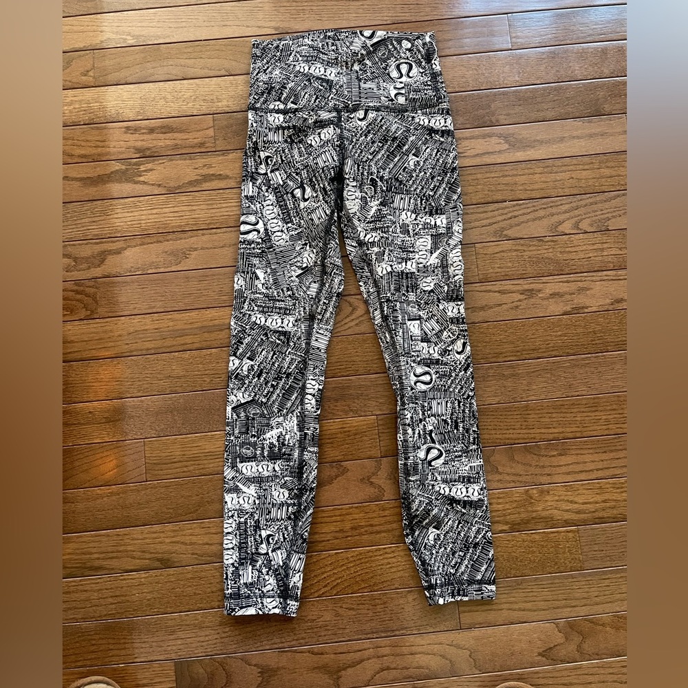 Lululemon - Black/White Wunder Under - Size 4